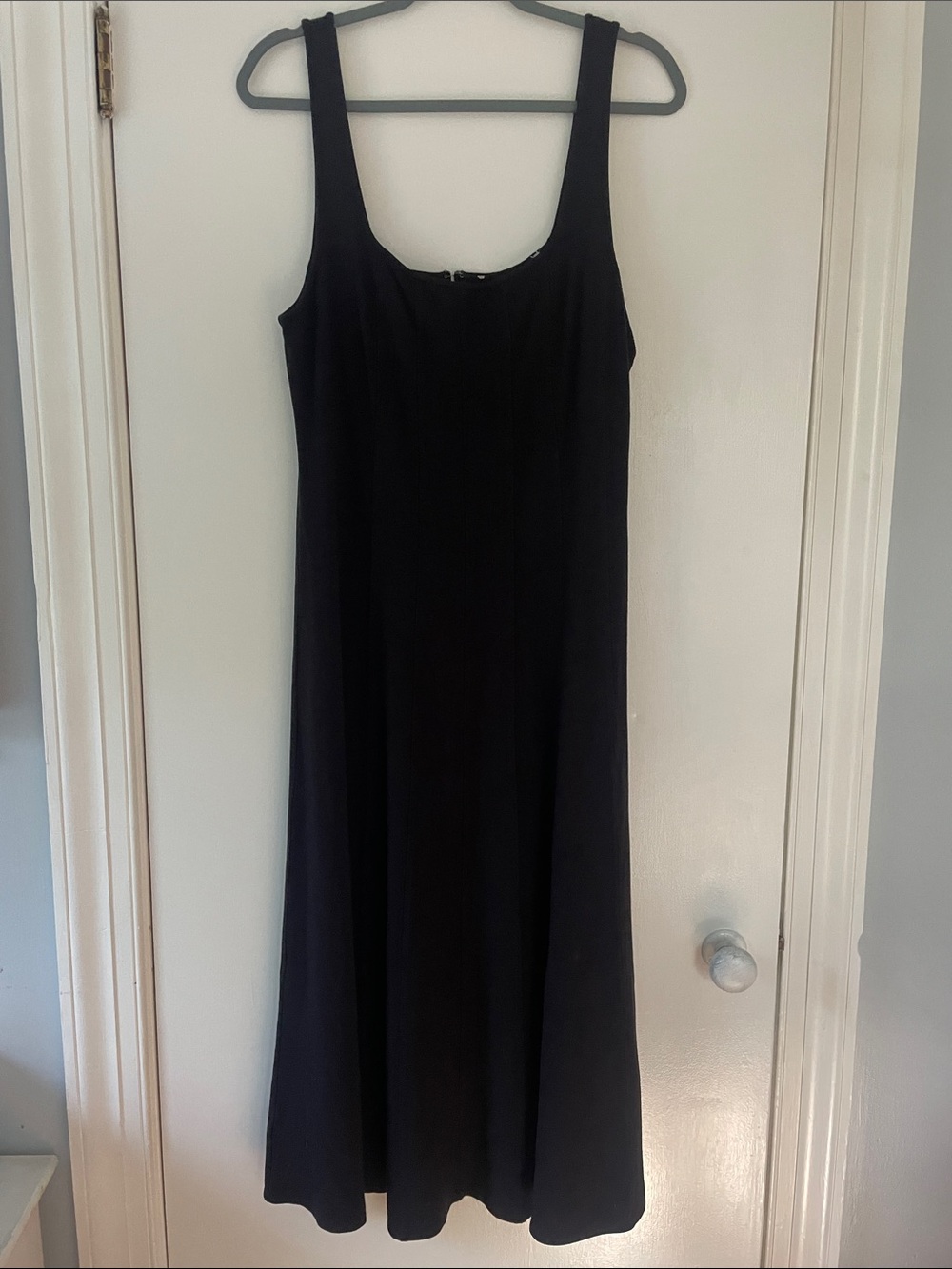 Elegant Midi Tank Dress in Black Midi Scoop Neck A-Line Tank Dress